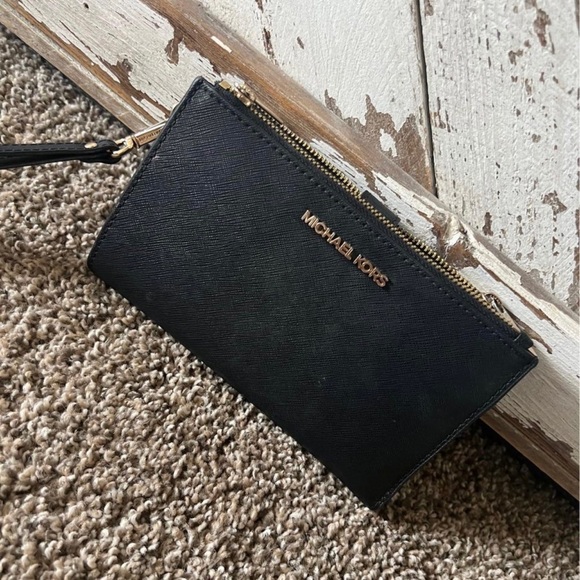 Michael Kors purse and wallet, excellent condition and barely used. - Picture 3 of 3